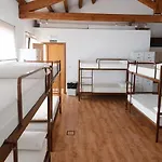 Hostal O Abrigo Miraz